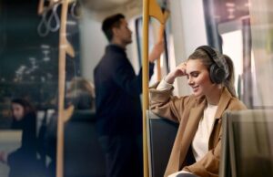 Comparing Noise Cancelling Headphones Under 300